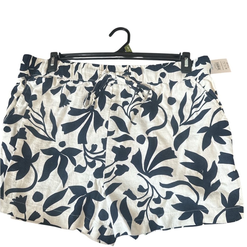 NWT Time and Tru Navy Floral High Waist Shorts